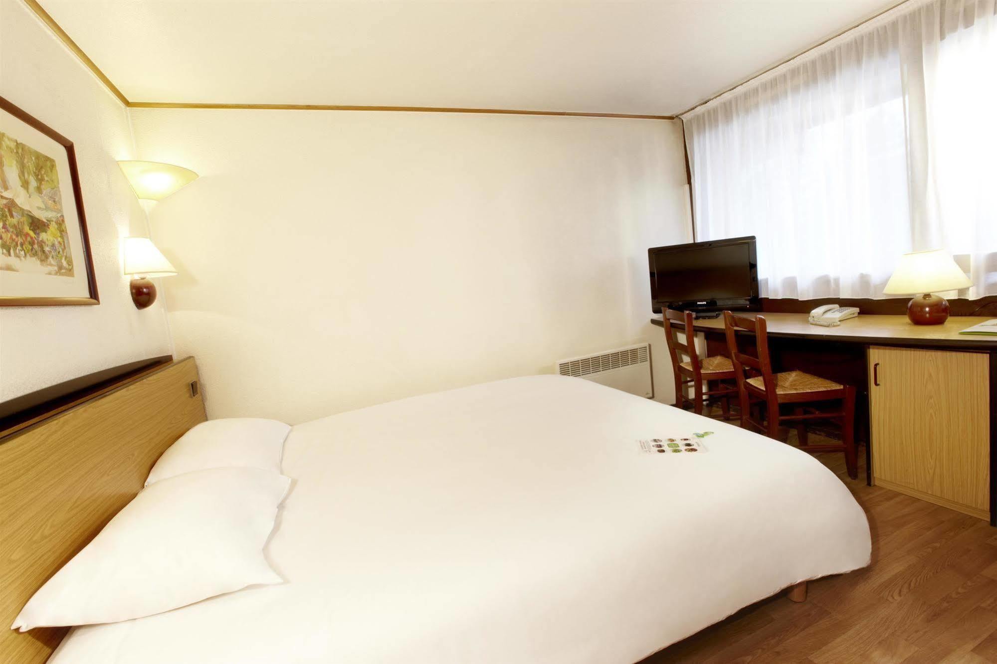 Campanile Rouen Nord - Barentin Hotell Exteriör bild